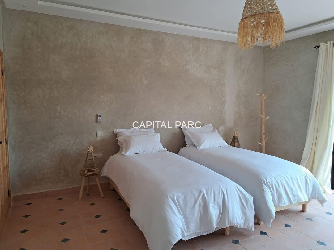 1000076082